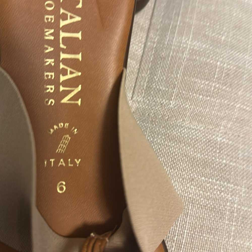 Italian Shoemakers thong stretch sandal with 1 inch demi wedge Size 6. Worn once - Picture 4 of 4